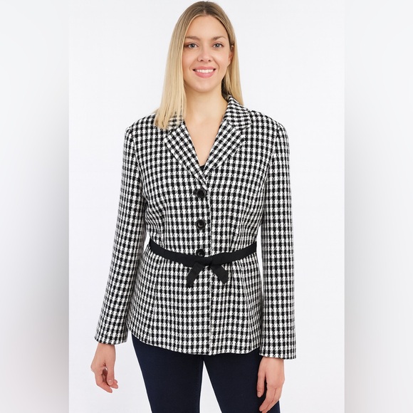 Classy Blazer - Picture 2 of 5